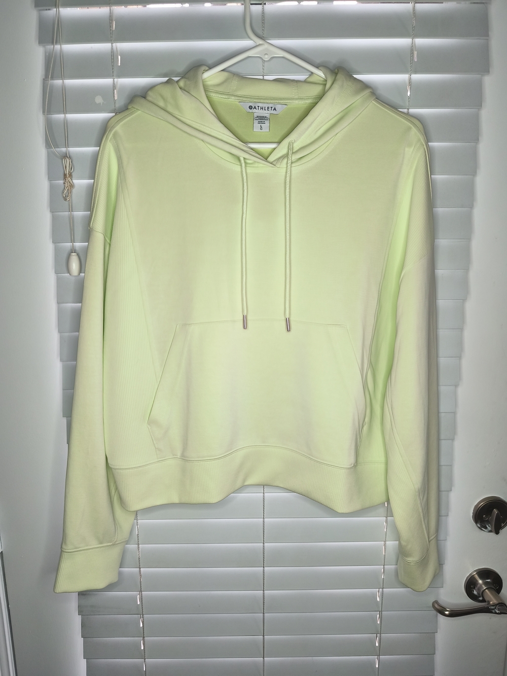 Athleta Womens Cropped Hoodie Sweatshirt Light Green Lime Pullover L Large EUC